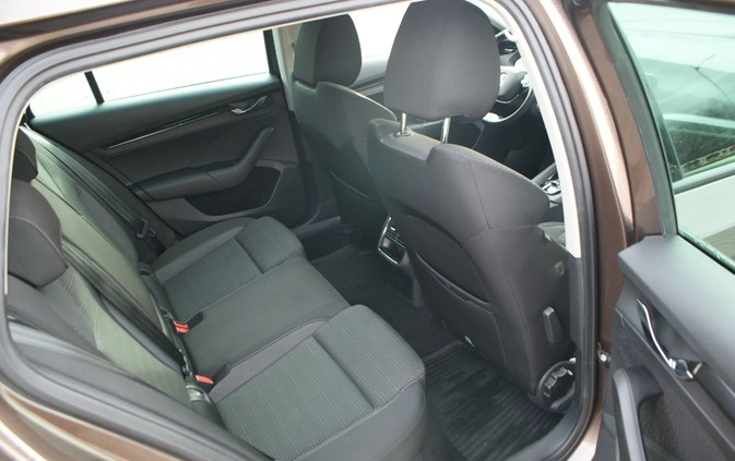 Skoda Octavia cena 89500 przebieg: 104600, rok produkcji 2020 z Brzostek małe 137